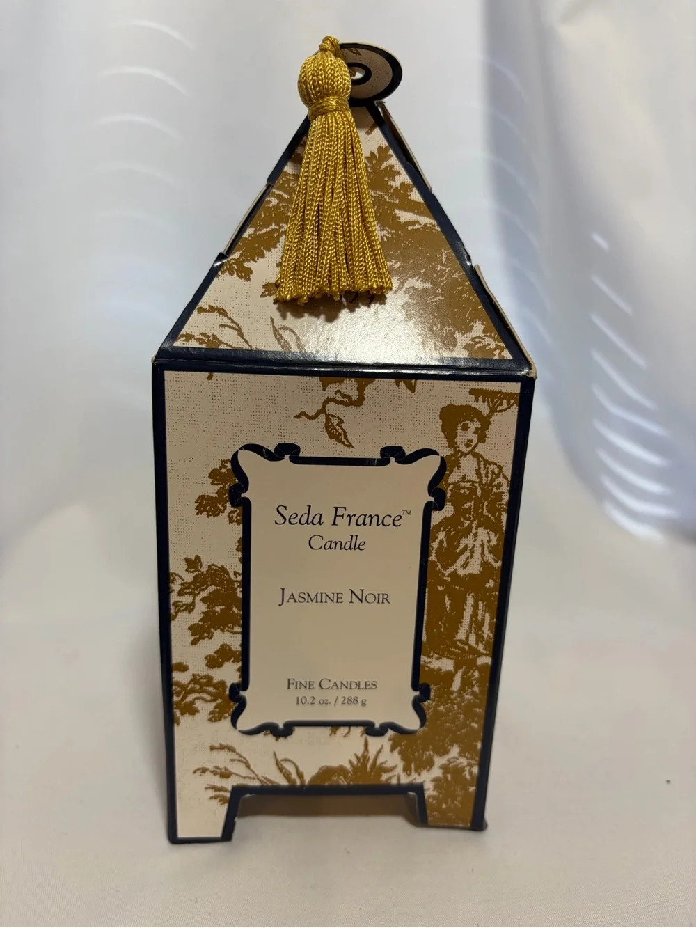 NIB Seda France Candle -Jasmine Noir Fine Candle in Classic Toile Pagoda Box